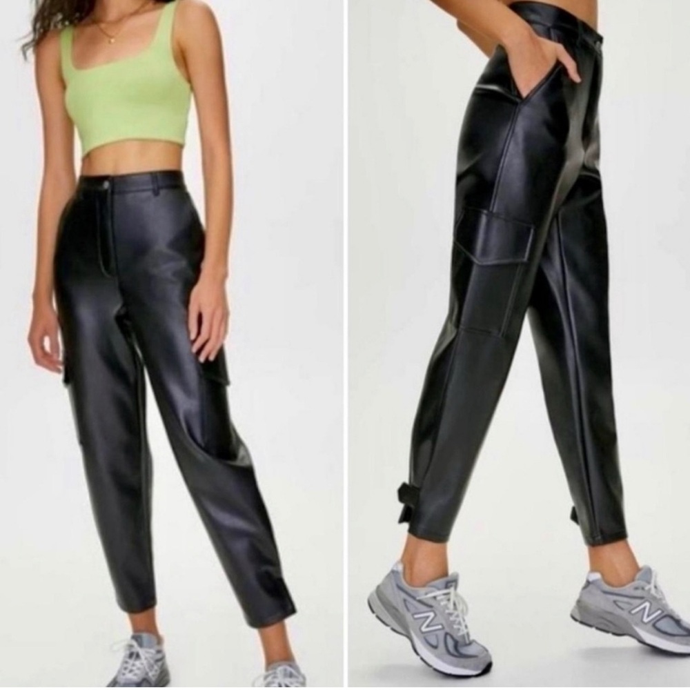 ARITZIA WILFRED VEGAN LEATHER HIGH
RISE TAPERED CARGO PANTS, size 2 - Picture 1 of 9